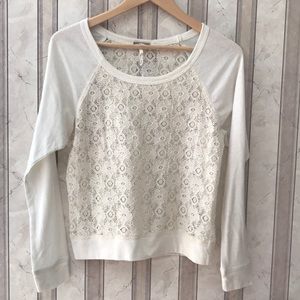 OFF WHITE TOP WITH CROCHET DETAIL